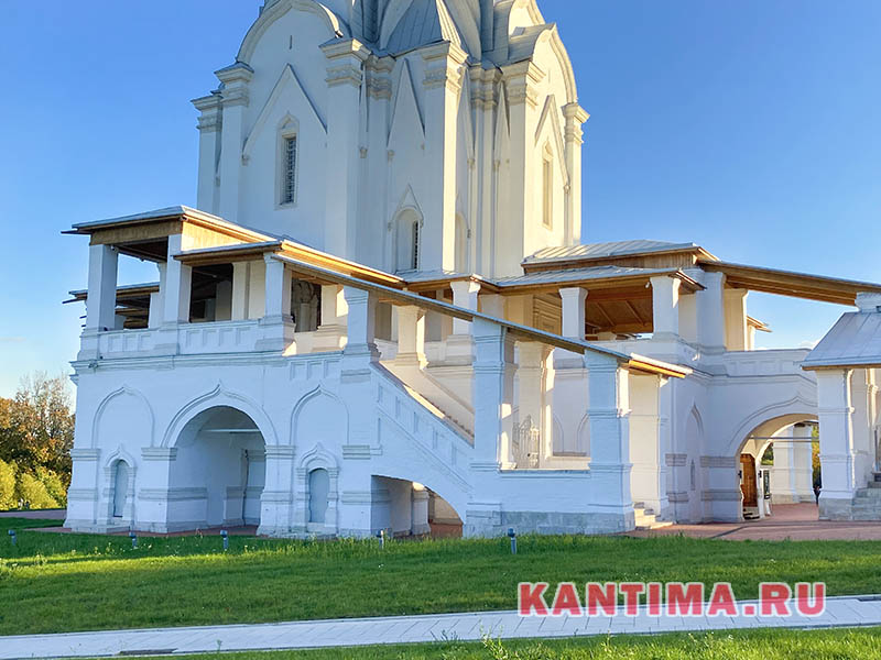 Лестницы храма Вознесения Господня в Коломенском парке