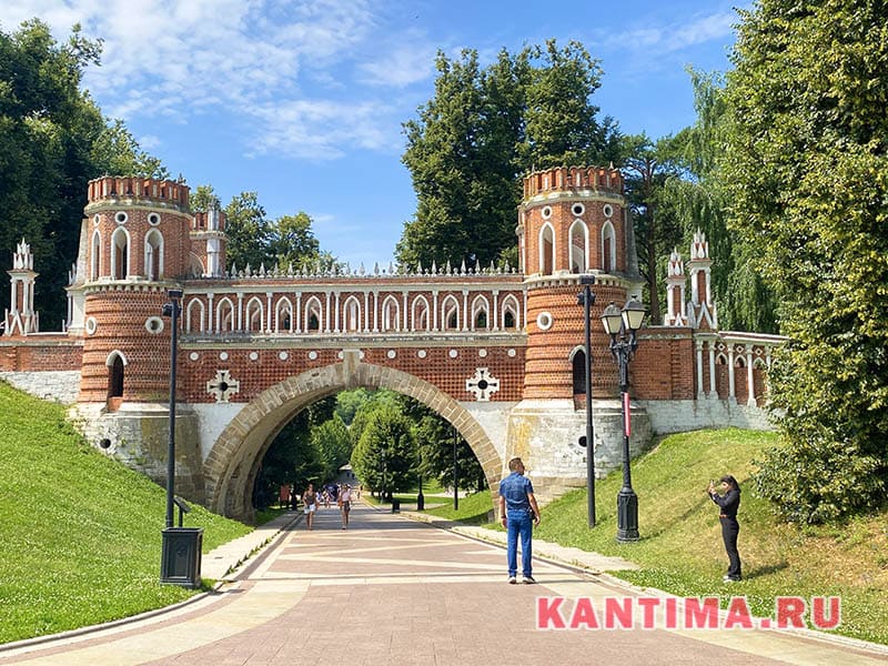Фото Фигурного моста в парке Царицыно в Москве