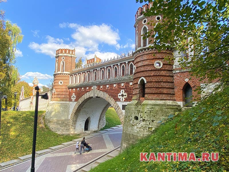 Фигурный мост в усадьбе Царицыно