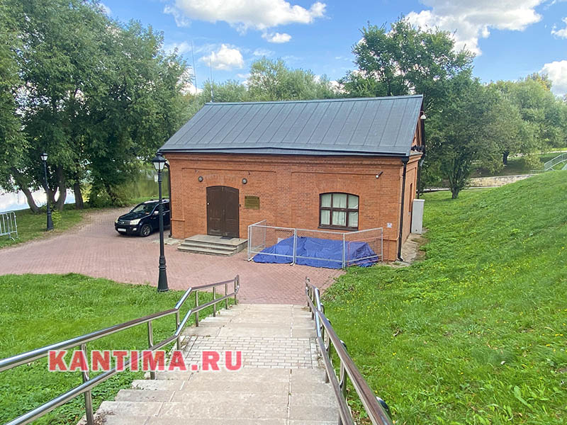Домик смотрителя плотины в Царицыно