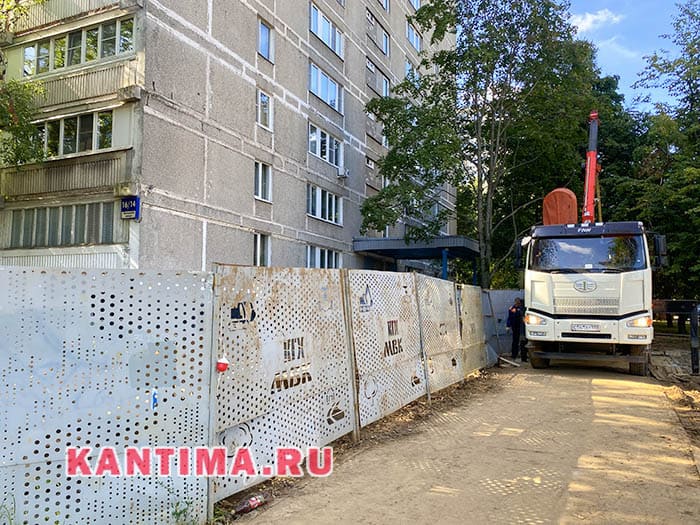 Дома на Липецкой улице огорожен заборами